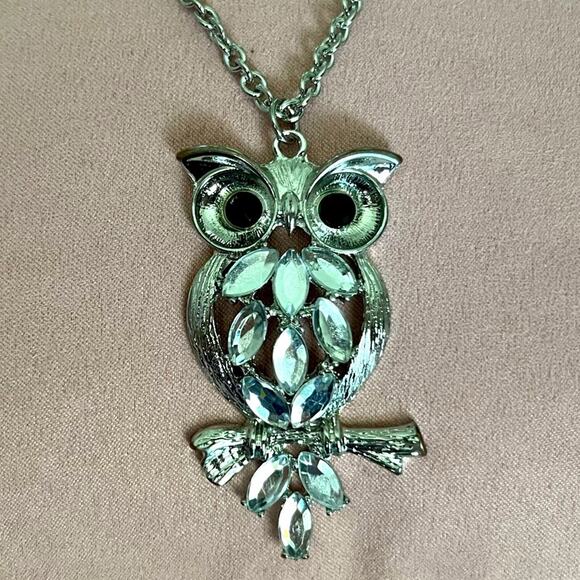 Silver-tone Owl Pendant Necklace 16” chain with 3” extender - Picture 1 of 5